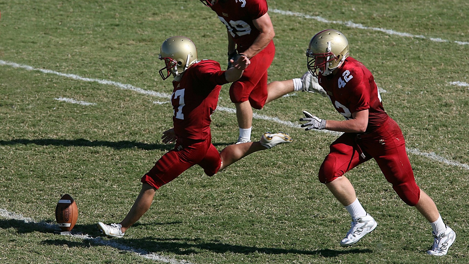 爱游戏体育账号注册-“村超”足球赛事吸引上百万人次到场观战，超5000万人次在线围观